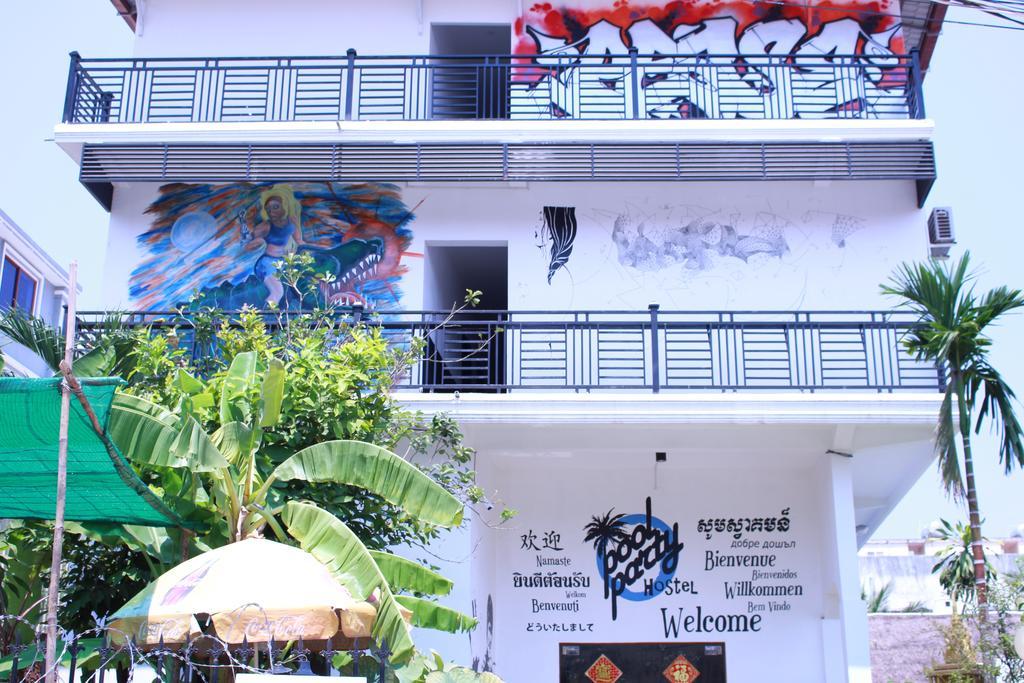 Pool Party Hostel Siem Reap Exterior photo